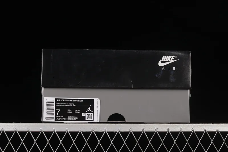 All Categories Air Jordan Jordan Series Basketball Shoes Air Jordan 11 F Version Air Jordan 11 Retro Low "72-10" AJ11 Low-top Big Devil First Layer Real Standard Real Carbon Sports Culture Basketball Shoes AV2187-001